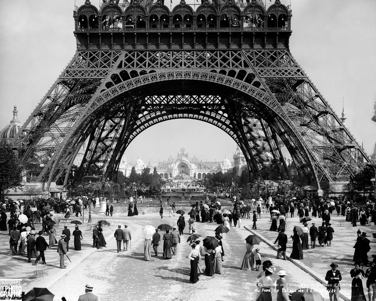 paris-tour-eiffel-exposition-1900